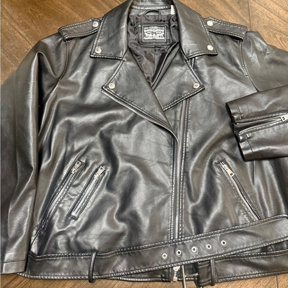 NWOT Levi's womens The Belted Faux Leather Moto Jacket - Picture 2 of 13